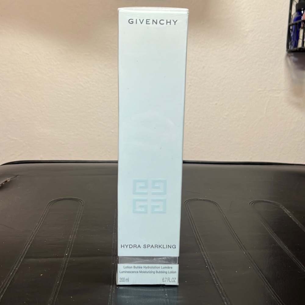 Givenchy hydra sparkling lotion. Super hydrating light formula for oily skin